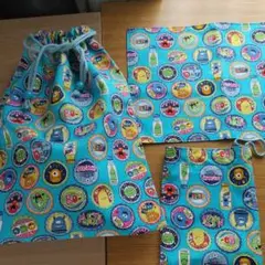 着替え入れ巾着袋とコップ入れ、ナフキンのセット