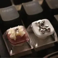 キーキャップ2個セット　くまと白リボン　メカニカルキーボード