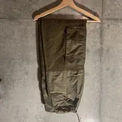 オリーブ色 zara パンツ