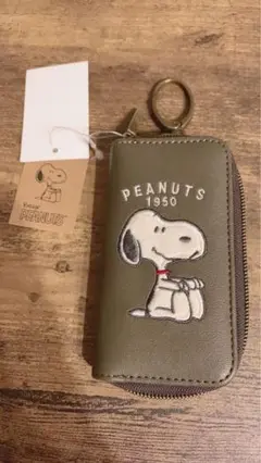 夏休みセール　タグ付き新品未使用　PEANUTS スヌーピーキーケース