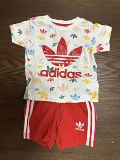 adidas Tシャツとショートパンツセット