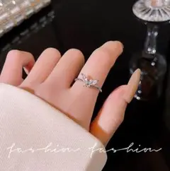 ♥️残りわずか♥️おしゃれ　海外　リング　指輪　シルバー　上品　フリーサイズ　蝶