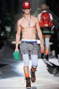 Dsquared2 2010SSコレクション着用キャップ