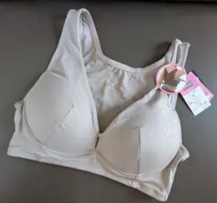 【新品未使用】背筋スッキリ　ノンワイヤーブラ