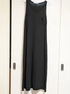 ブラック ノースリーブ 胸ポケット付きロングワンピース