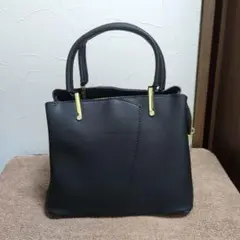 【新品】シンプル上品なブラックハンドバッグ