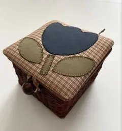 【すぐの発送可能】昭和レトロ　小物入れ　カゴ　蓋付