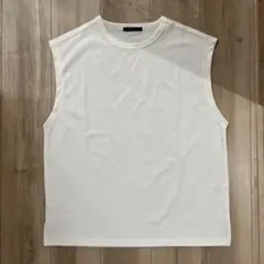 タンクトップ　ホワイト　トップス　梨地　ノースリーブシャツ