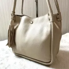 トプカピ　ソフトシュリンクレザー　ハンドバッグ　タッセル　クリーム　ショルダー