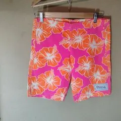 OKanui ハイビスカス柄ショートパンツ
