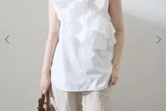 YLÈVEイレーヴ　ラッフル襟ノースリーブブラウス　ホワイト