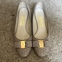 最終お値下げ　Ferragamo グレー パンプス　リボン　パンチング　リボン