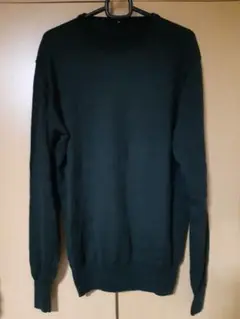 モスグリーン　ニット