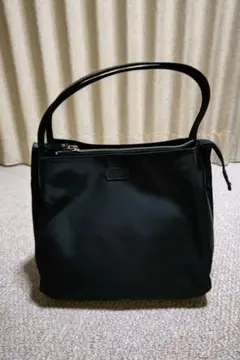 【 y'saccs イザック】ブラック ナイロン ハンドバッグ⭐️