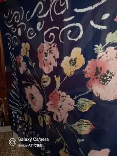お盆特別価格‼️昭和モダン　大判花柄ネイビー スカーフ
