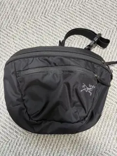 Arc'teryx ブラックショルダーバッグ