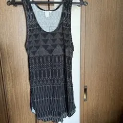 2枚です。柄が素敵で長さはお尻が隠れるくらいです。