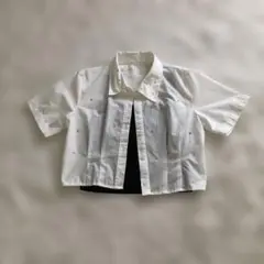 ホワイト ショート丈 シャツ スパンコール付き