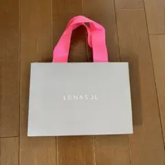 Item thumbnail for item b707c49d-fdbe-40de-acaf-1850a5c496bf