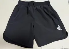adidas ブラック ハーフパンツ