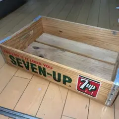 7up 木箱　ウッドボックス　ビンテージ　本物　当時物　レプリカではないです。 USA vintage】7UP 木箱 ウッドボックス ガーデニング ガレージ