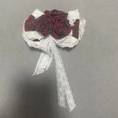 三つ薔薇のコサージュ 赤チェック モモコハウス