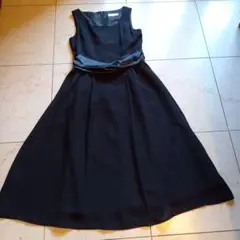 新品❤️未使用　黒のノースリーブひざ丈ワンピース
