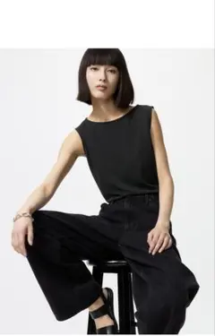 UNIQLOクレープジャージーポートネックＴノースリーブ　未使用品