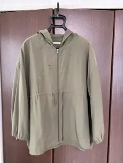 大きなサイズ　クインティ　オリーブ色 フード付きパーカー