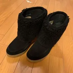 UGGのヒールショートブーツ