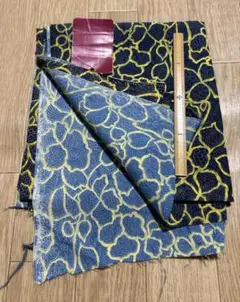 68昭和レトロ　ネイビーとイエローの花柄生地 約90x 195 未使用品