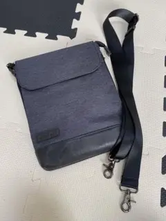 ショルダーバッグ　ショルダー付き　グレー
