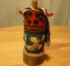 獅子頭デザインの木製飾り