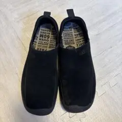 KEEN ブラック スリッポン