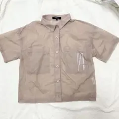 ベージュ 半袖シャツ ポケット付き