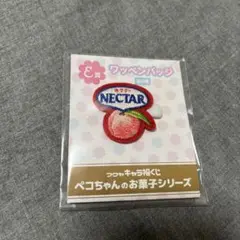 フクヤキャラ福くじペコちゃんのお菓子シリーズ　E賞NECTAR 桃ワッペンバッジ