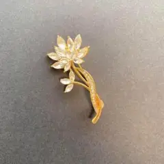 ブローチ　蓮の花言葉　『清らかな心』『神聖』　ラインストーン　簡易ラッピング付き