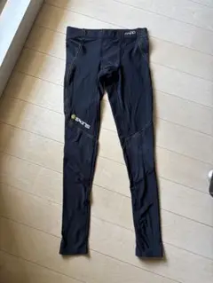 SKINS コンプレッションフィット レギンス SS ＊右膝に穴あり