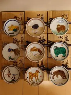 梶本太衛作 色絵芥子の図 飾皿 大皿 共箱　V188　1F14 梶本太衛作 色絵芥子の図 飾皿 大皿 共箱 V188 1F14 - メルカリ