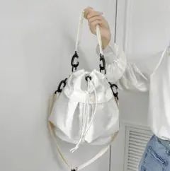 ショルダーバッグ　ホワイト　巾着　2wey ポケット　かばん　汚れあり
