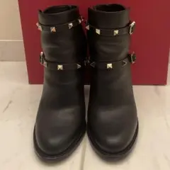 ヴァレンティノのショートブーです☆