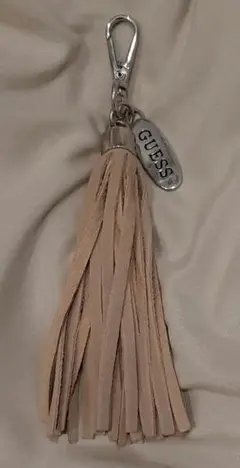 guess フリンジ　バッグチャーム　キーホルダー