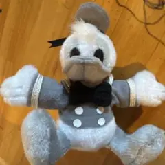 本日削除‼️東京ディズニーランド限定モノクロドナルドダックぬいぐるみバッジ