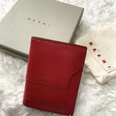 ✨美品✨MARNI 二つ折り財布 コンパクトウォレット 赤 金ロゴ