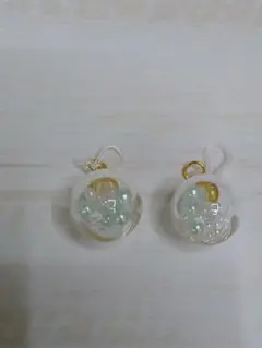 ガラスドームのピアス