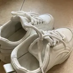 ホワイトローカットスニーカー