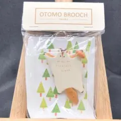 オトモブローチ ムササビとコッペパン
