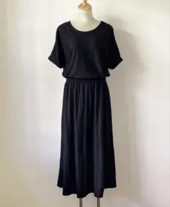 gu ジーユー　ブラック　半袖ワンピース　バックオープン　S 黒