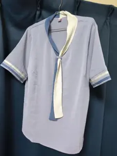 薄紫色 Vネック 半袖シャツ