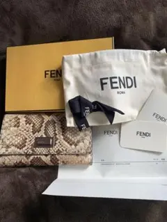 FENDI ピーカブー パイソン